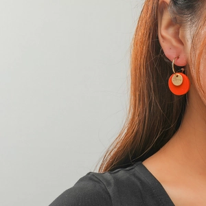 Minimalist Morandi Round Drop Earrings For Women Gold Plated Alloy Love Letter Engraved Resin Circle Dangle Earrings Jewelry