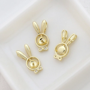 Detail van 14K vergulde konijnenkop hangers voor het maken van doe-het-zelf sieraden