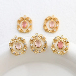 Set di 5 ciondoli a fiore traforati placcati oro 14k con pietre rosa per gioielli fai da te