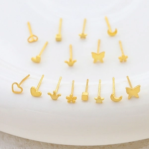 Assortimento di orecchini a lobo in argento S925 dorato con stelle e cuori