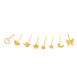 Set di 8 orecchini a lobo placcati oro con motivi a cuore, stella, luna e corona