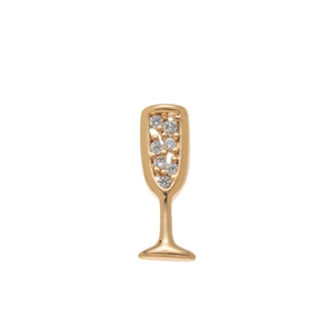 Gros plan d'un pendentif en forme de coupe de champagne doré serti de diamants blancs