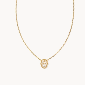 Elegante collana d'oro con ciondolo a teschio bianco perlato e accenti di zircone