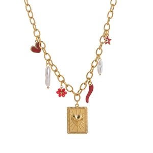 Collier chaîne dorée avec perles baroques, breloques cœur rouge et pendentif Love