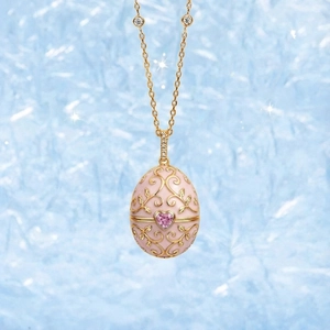 Rosa Emaille-Eierkette mit Goldfiligran und Herz-Edelstein im Fabergé-Stil