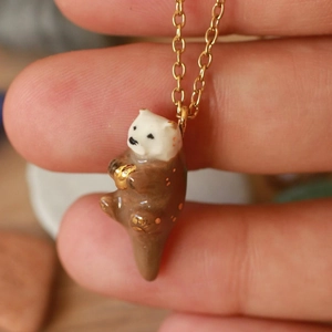 Handgefertigte Seeotter-Halskette mit goldener Muschel und feiner Goldkette
