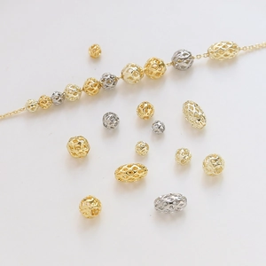 Cuentas de malla hueca en oro y plata para joyas DIY con fino grabado en panal