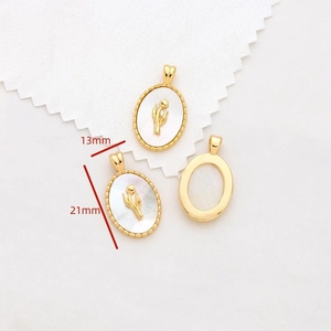 Detail of 13x21mm gold-plated oval pendant with white mother of pearl and tulip motif