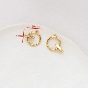 Macro detail of 20mm gold-plated toggle clasp with zircon inlay for DIY jewelry
