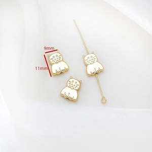 Détail macro d'une perle chat plaquée or 14K 9mm x 11mm pour la création de bijoux