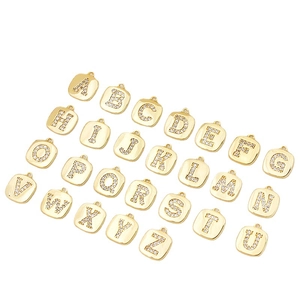 26-teiliges Set aus 18K vergoldeten quadratischen Alphabet-Anhängern mit Zirkonia für DIY-Schmuck
