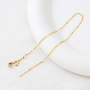 Detail view of adjustable 18k gold plated box chain bracelet with spring ring clasp