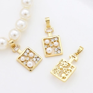 Detail quadratischer 14k vergoldeter Anhänger mit Perlen und Zirkonia für DIY-Schmuck
