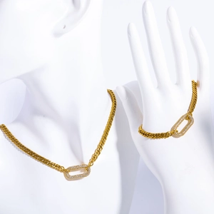 Gold Cuban link jewelry set with crystal-encrusted rectangular clasps for women