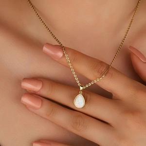 Minimalistische Edelstahl 18K Vergoldet Wassertropfen Synthetischer Opal Anhänger Halskette Damen Mode Schmuck Geschenk