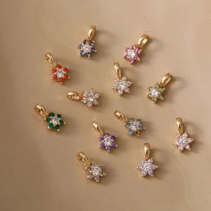 Set bunter Geburtsstein-Anhänger in Blumenform mit Goldbeschichtung und Zirkonia