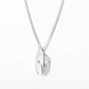 Collana con ciondolo a casco spartano in argento lucido con catena a maglia classica