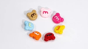 Bunte bärenförmige Acrylperlen mit Buchstaben für DIY-Schmuck und Handyketten