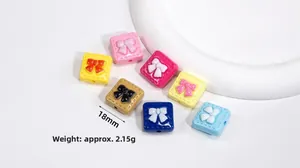 Macro-opname van 18mm kleurrijke acryl kralen met 3D-strik voor DIY-sieraden