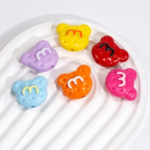 Bunte Acryl-Bärenperlen mit Buchstaben 'm' für DIY-Schlüsselanhänger und Schmuck