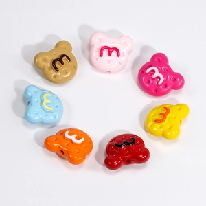 Bunte Acrylbären-Perlen mit m-Buchstaben für DIY-Schmuck und Handyketten in sieben Farben