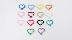Moschettoni a forma di cuore colorati in lega con finiture in metallo verniciato