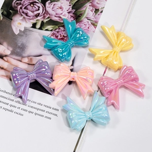 Parelmoer acryl strik bedeltjes in diverse pastelkleuren voor DIY sieraden en kettingen