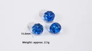 Detailweergave van blauwe acryl pompoenkralen met 15,8 mm diameter en gewicht van 2,1 g