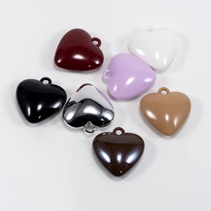 Ciondoli a forma di cuore in acrilico lucido in colori assortiti con anelli integrati