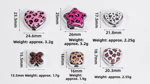 Détail de perles acryliques léopard en formes de cœur et d'étoile avec mesures précises