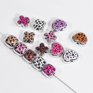Perles en acrylique motif léopard en forme de cœur et trèfle pour bijoux DIY
