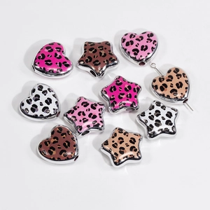 Perles en acrylique imprimé léopard en forme de cœur et d'étoile pour bijoux DIY