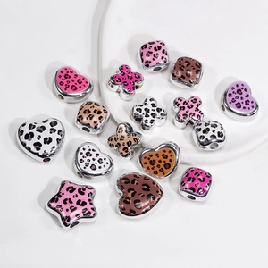 Perles en acrylique léopard en forme d'étoile et de cœur pour bijoux DIY et chaînes