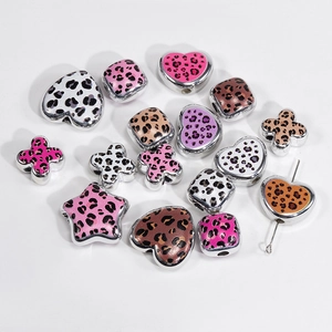 Perles en acrylique léopard en forme de cœur et d'étoile pour bijoux DIY et chaînes