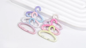 Mousquetons en métal en forme de cintre coloré avec finition nacrée pour accessoires DIY