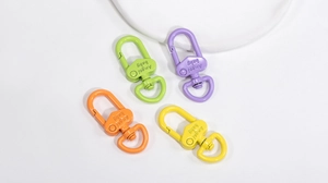 Moschettoni a cuore colorati con incisione Angel Baby e anelli rotanti a 360 gradi