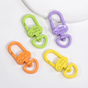 Moschettoni colorati a forma di cuore per portachiavi e borse DIY in quattro colori