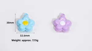 Detail van bloembedels van 38mm hoog en 32,6mm breed met een gewicht van 7,15g