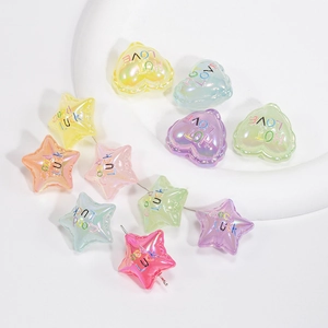Bunte Laser-Acryl-Stern- und Herzperlen für DIY-Schmuck mit Good Luck-Schriftzug