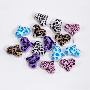 Perles cœur en acrylique motif léopard en couleurs variées pour bijoux DIY