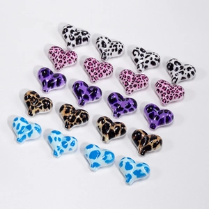 Perles en acrylique en forme de cœur à motif léopard pour bijoux DIY et artisanat
