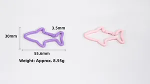 Vue détaillée du porte-clés requin en alliage avec dimensions 55,6x30mm et poids 8,55g
