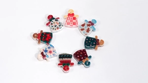 Set of 8 acrylic Christmas dress charms with gingerbread man and snowflake patterns