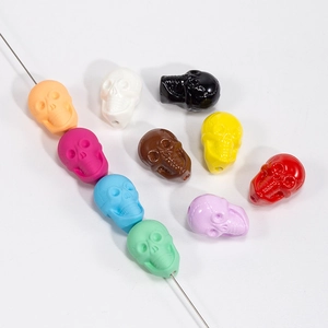 Perline colorate a teschio 3D in acrilico per gioielli fai-da-te su un filo sottile