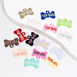 Gekleurde botvormige legering hangers met TOP DOG tekst voor DIY sieraden en accessoires