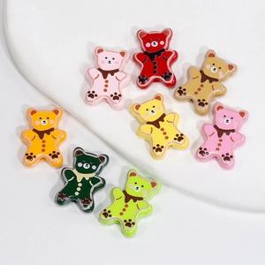 Set van acht kleurrijke cartoon beer acryl kralen voor DIY sieraden en accessoires