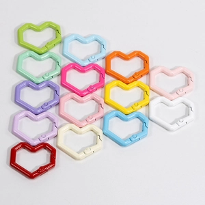 Bunte herzförmige Karabinerhaken aus Legierung für DIY-Schlüsselanhänger und Taschenzubehör