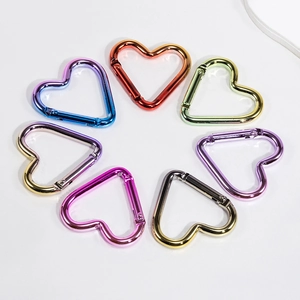 Mousquetons colorés en aluminium en forme de cœur avec fermoir pour porte-clés DIY