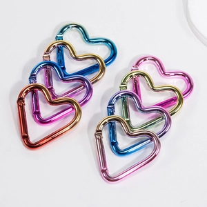 Mousquetons en aluminium en forme de cœur coloré pour porte-clés et accessoires DIY