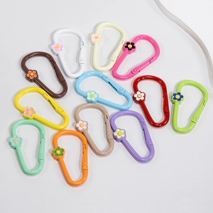 Set van 12 kleurrijke D-vormige karabijnhaakjes met kleine bloembedeltjes voor sleutelhangers